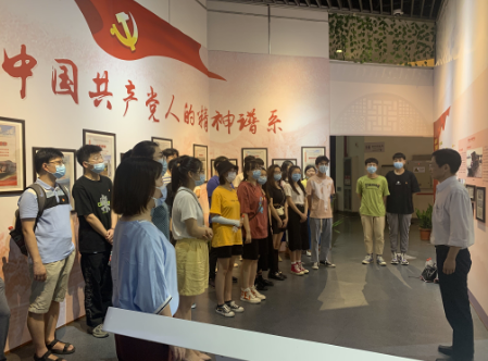 计算机与信息工程学院师生党员参观“中国共产党人的精神谱系展”