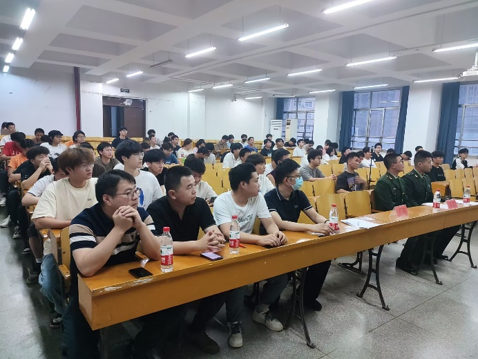 计算机与信息工程学院（武昌校区）举行2023年秋季征兵巡回宣讲会